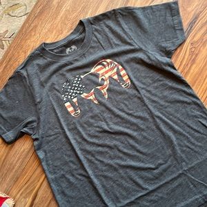 Kuiu Youth large t-shirt.